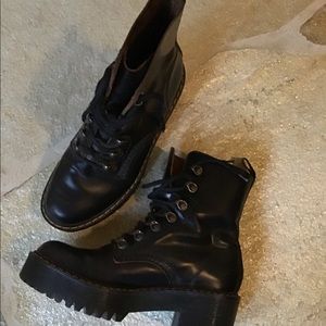 Dr Martens Leona Vintage Smooth Size US 7 platform